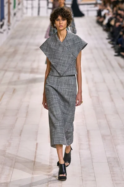 Look 34
